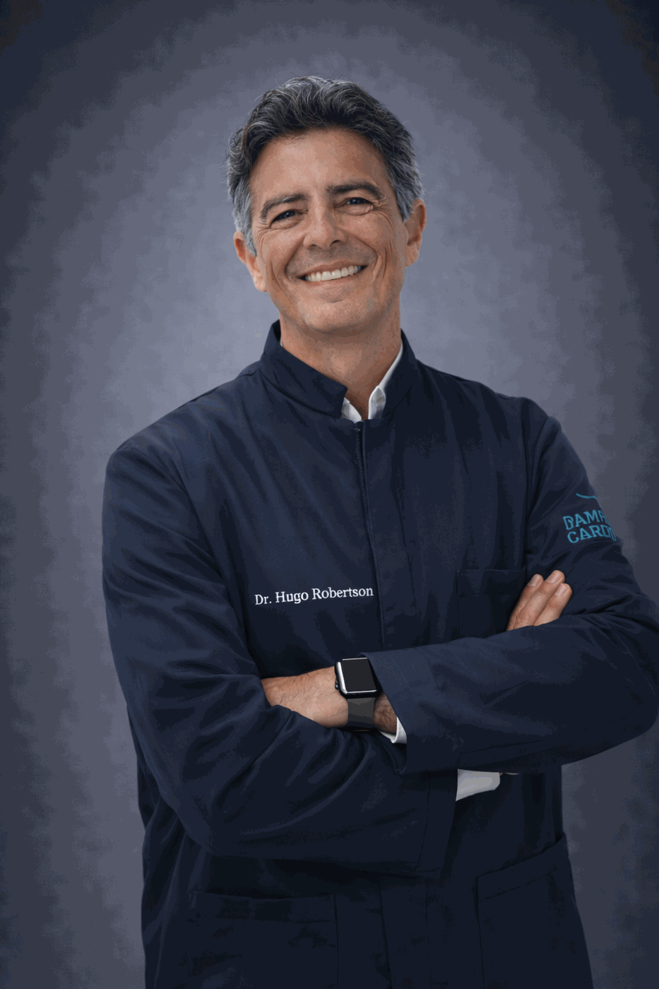 Dr. Hugo Robertson, especialista em implantes