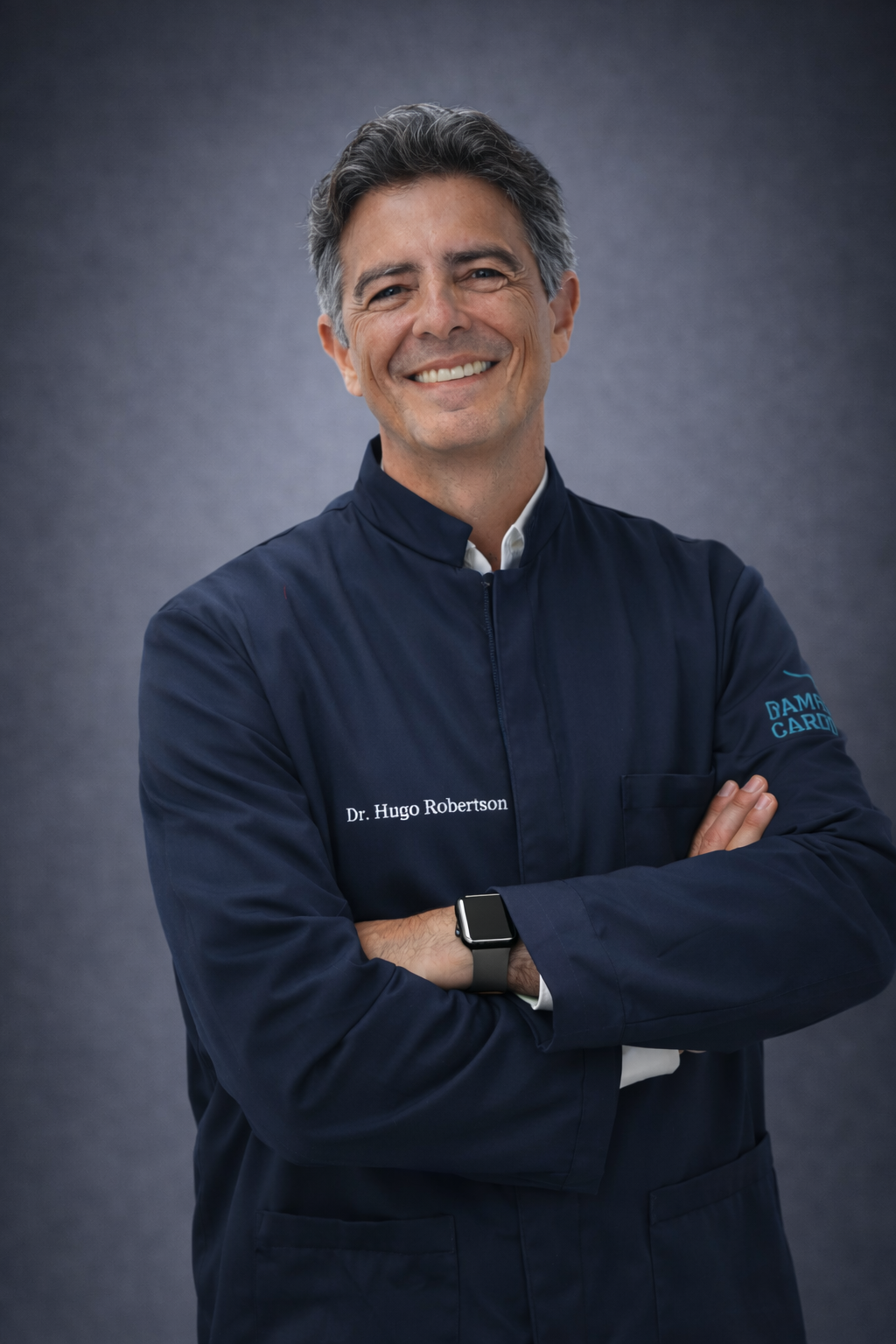 Dr. Hugo Robertson, especialista em implantes